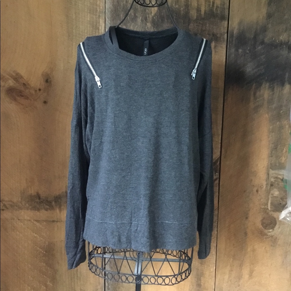 Elon Gray Zipper Top